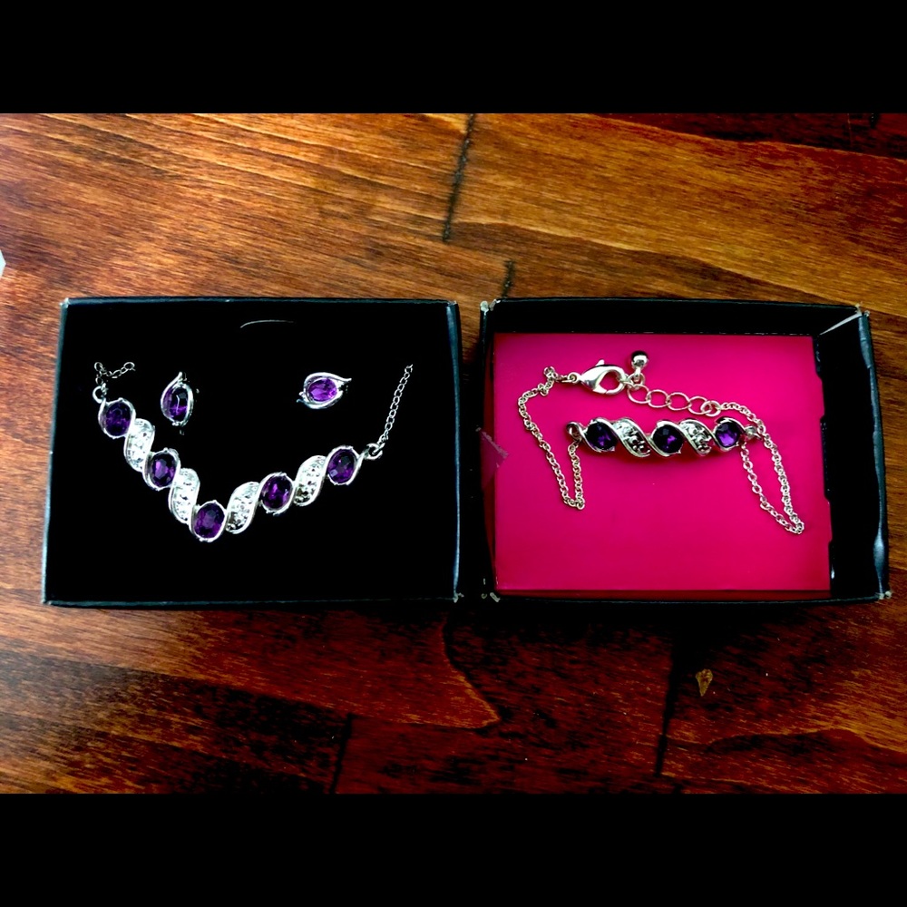 Necklace, Bracelet & Earrings set. New
